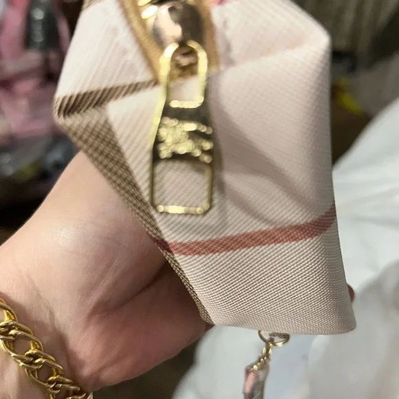 NWOT Burberry Wristlet gold hardware new and cute 🥰